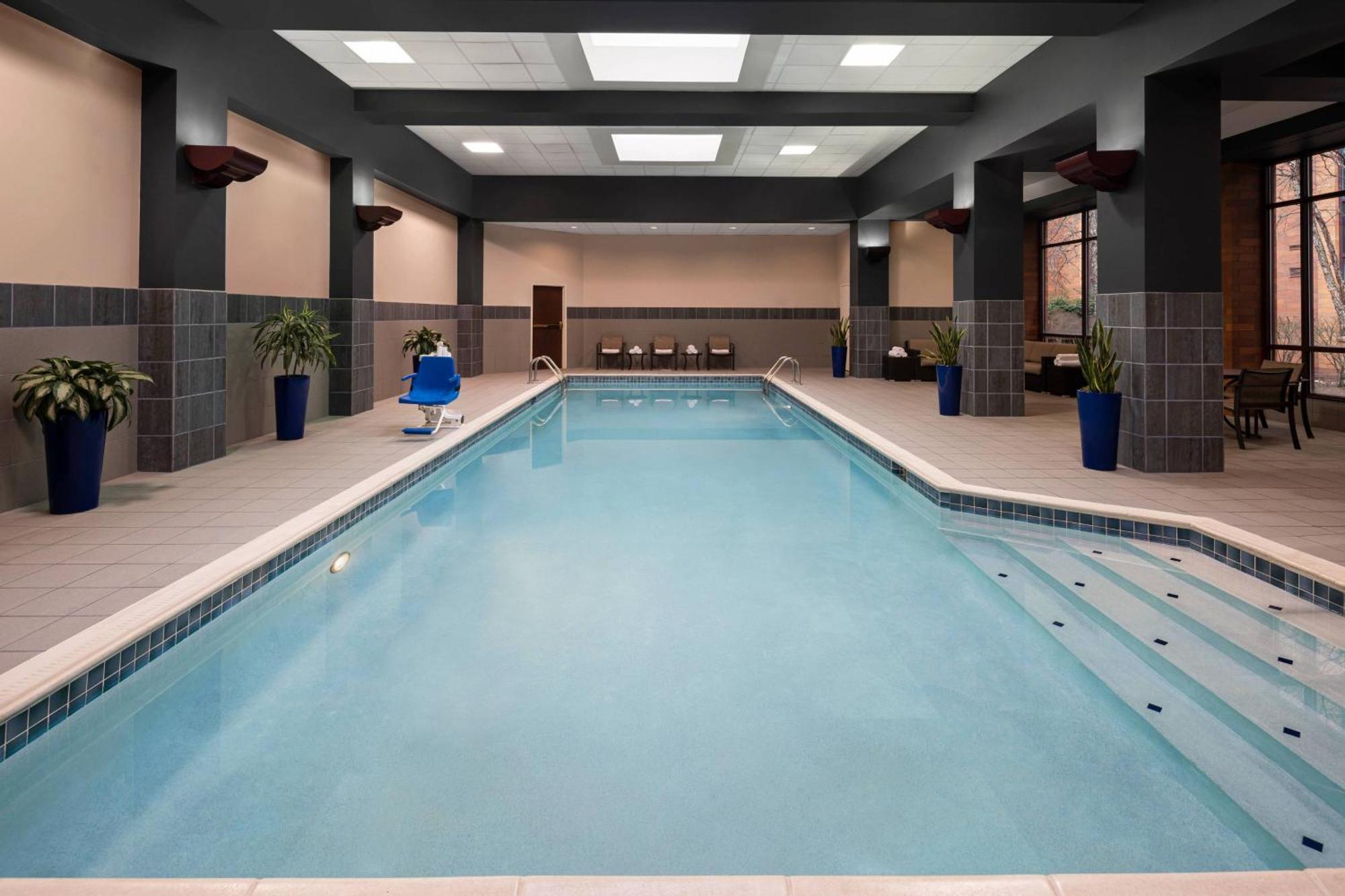 Cleveland Marriott East Hotell Warrensville Heights Exteriör bild